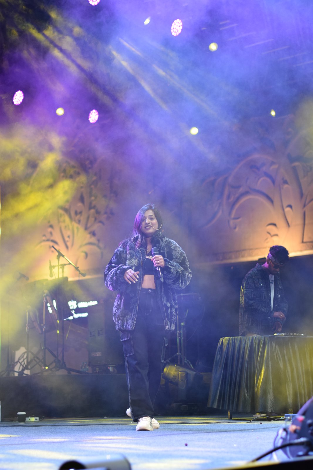 Kailash Kher Singing