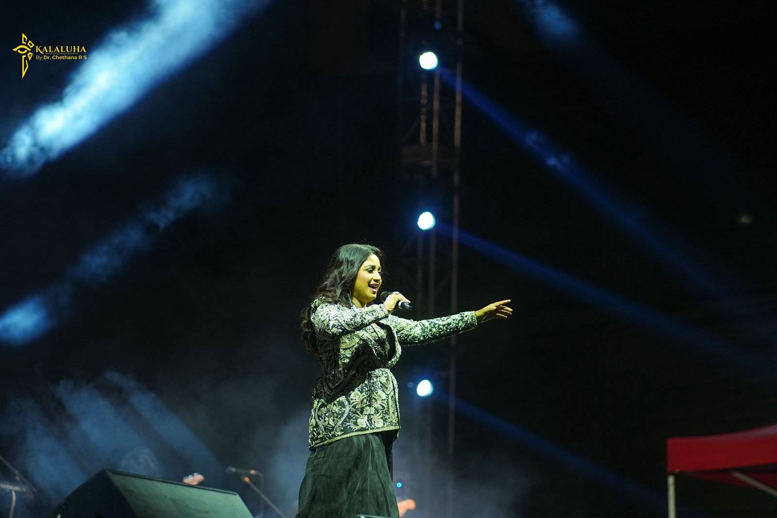 Shreya Singing Close