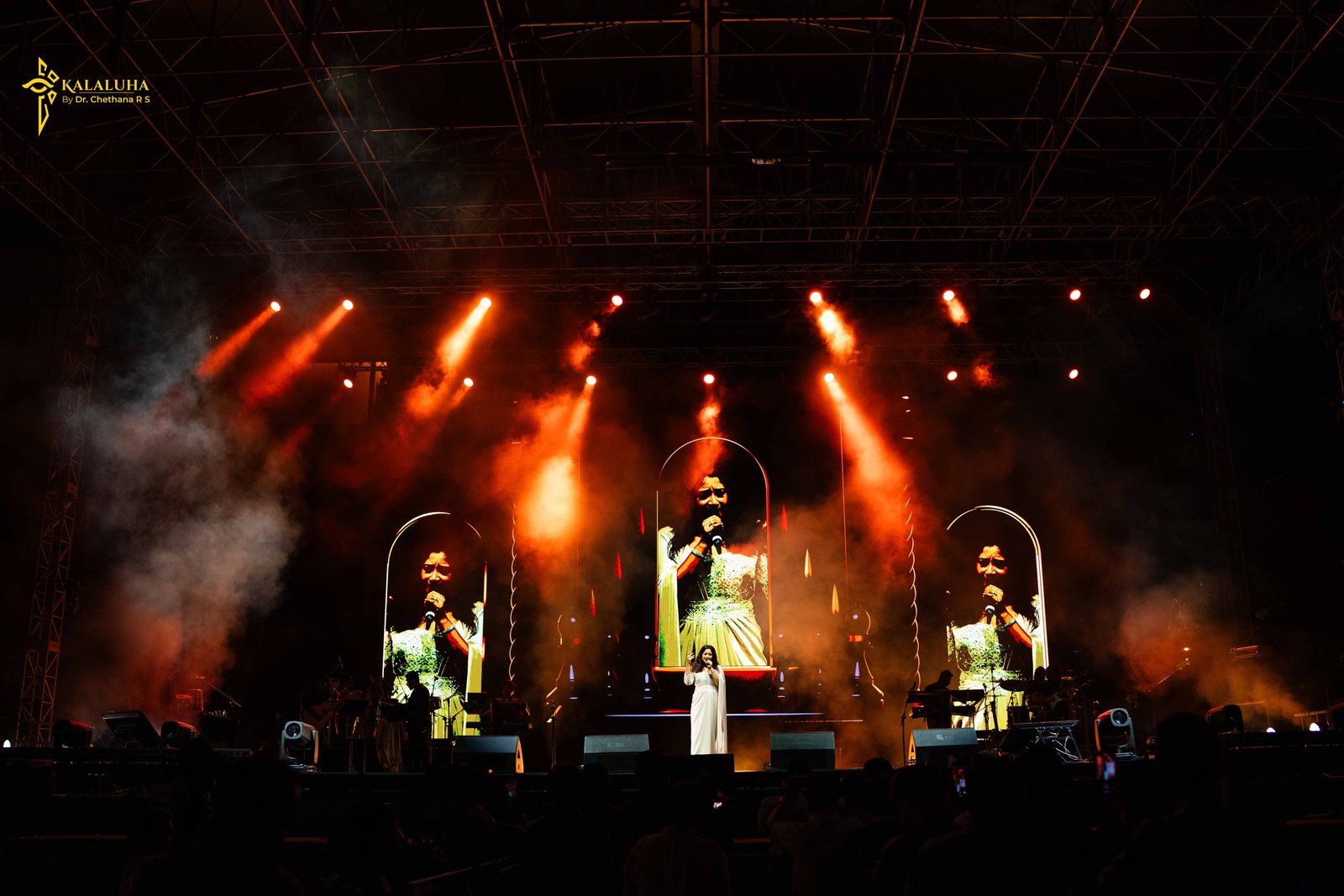 Shreya Ghoshal and Band