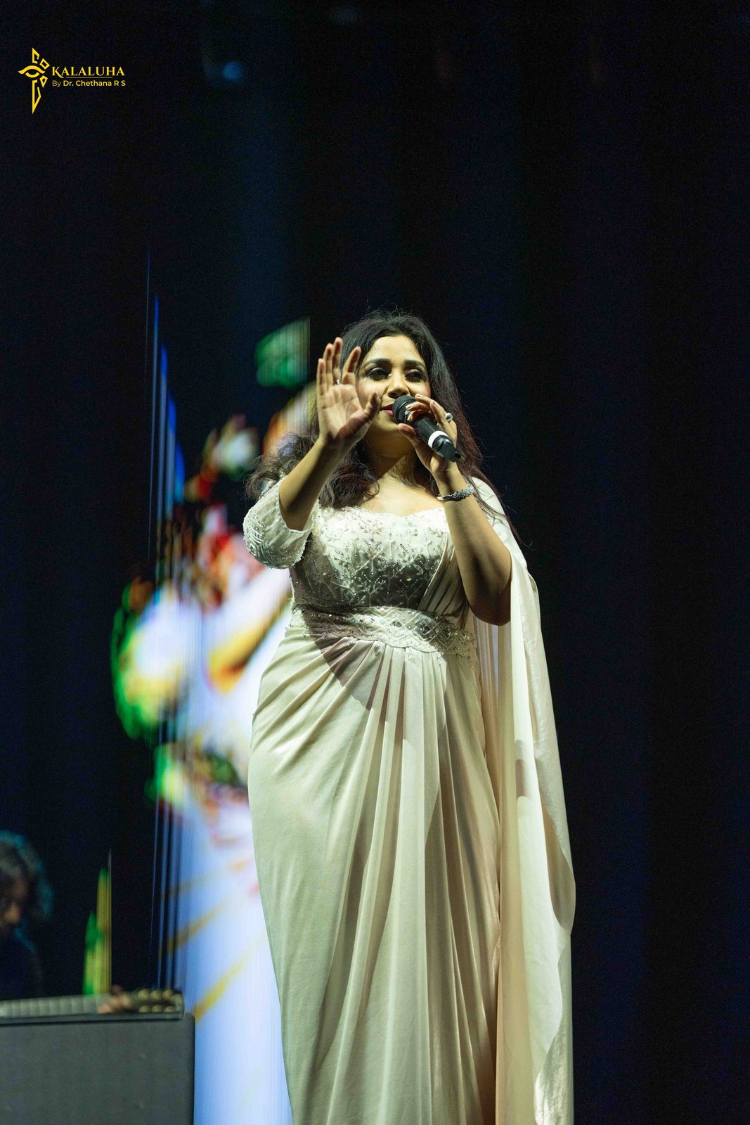 Shreya Ghoshal Live Singing